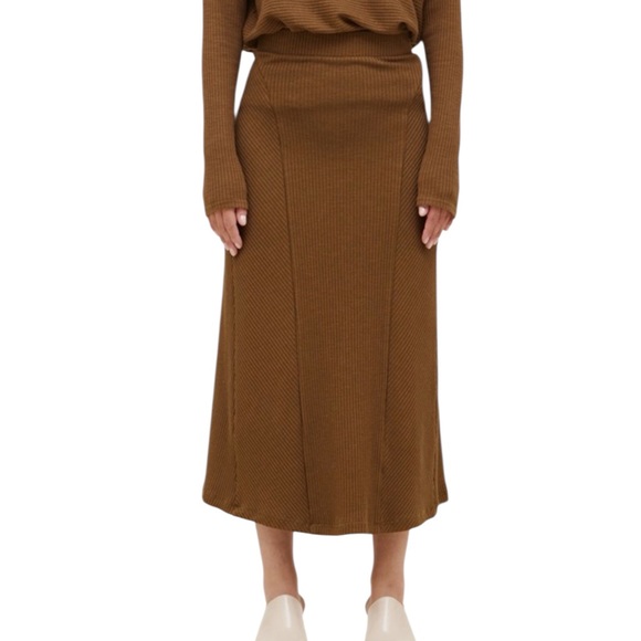 👑COMING SOON👑 GRADE & GATHER NEW SKIRT MOSS - Picture 2 of 2